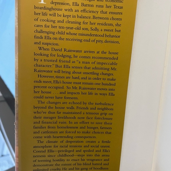 Set of 2 books- A Face to Die For by Iris Johansen & Rainwater by Nora Roberts - Picture 8 of 9